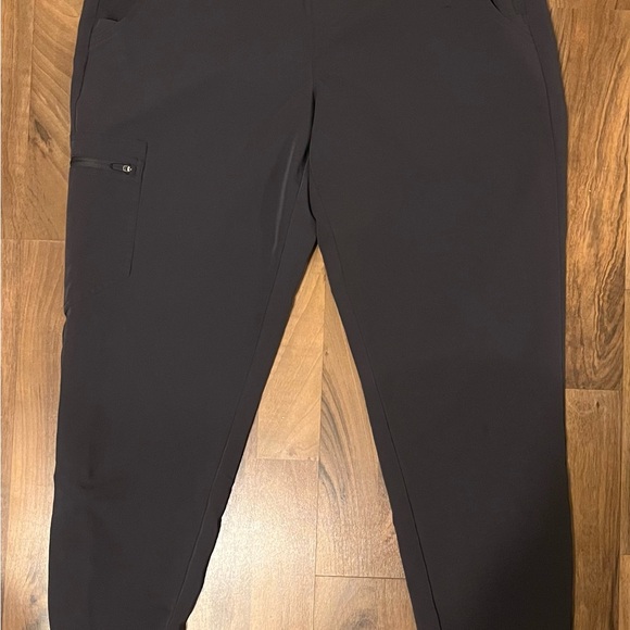 Figs Charcoal Scrub Set with Pink Accent - Picture 4 of 7